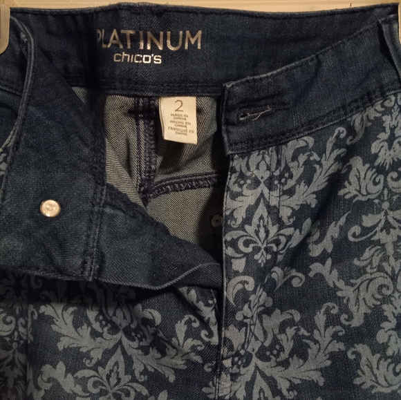 Chico's Platinum Women’s Blue Denim 2=L/12 Novelty Trendsetting Jeans Flashy - Picture 3 of 12